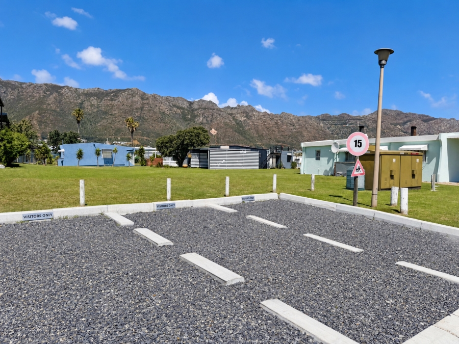To Let 4 Bedroom Property for Rent in Harbour Island Western Cape